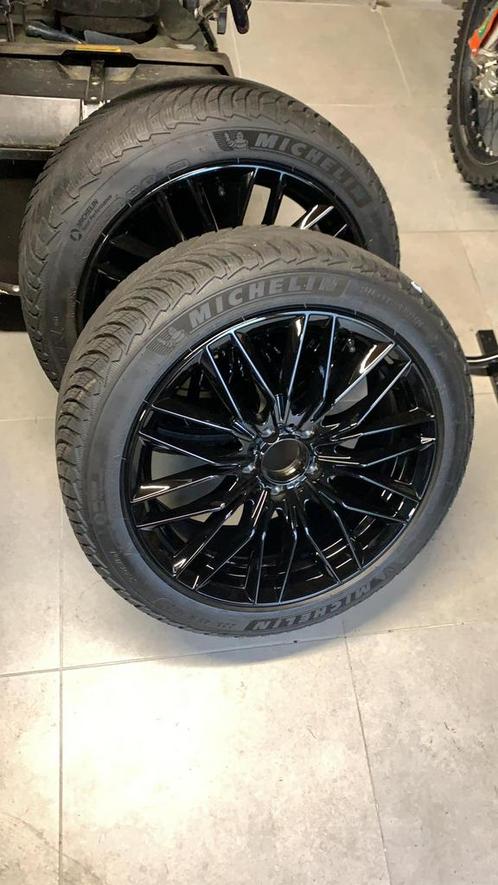 Set winter banden Michelin + 18" velgen, Autos : Pièces & Accessoires, Pneus & Jantes, Pneu(s), Pneus hiver, 18 pouces, 225 mm