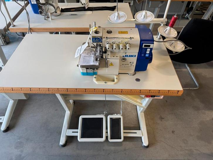 Industriele lockmachine overlock juki mo6814s 4draad nieuw, Hobby & Loisirs créatifs, Machines à coudre & Accessoires, Comme neuf