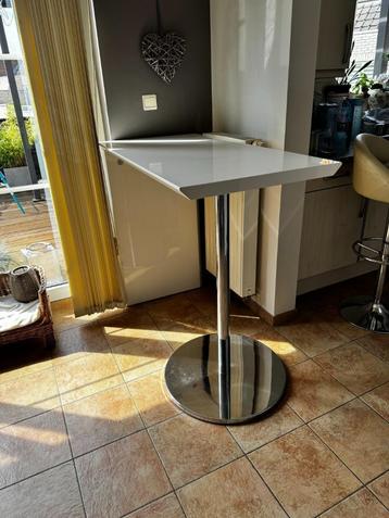 bartafel hoge tafel beschikbaar voor biedingen