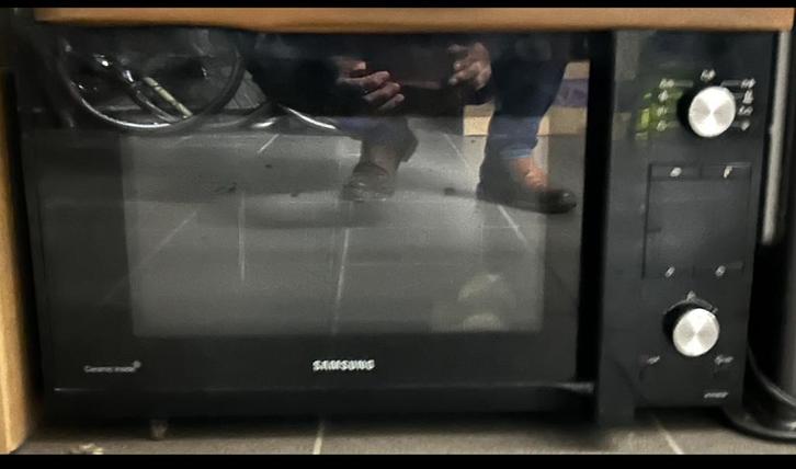 Te koop : combi oven 75€, Elektronische apparatuur, Microgolfovens, Gebruikt, Vrijstaand, Combi-microgolfoven, Oven, Draaiplateau