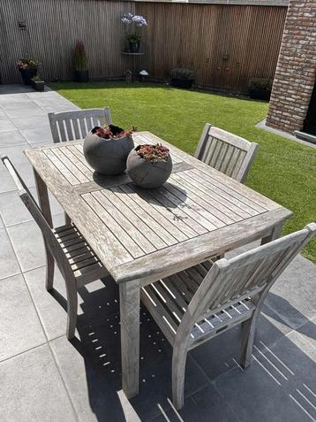Tuinset in hardhout. 1 tafel en 4 stoelen in perfecte staat. beschikbaar voor biedingen