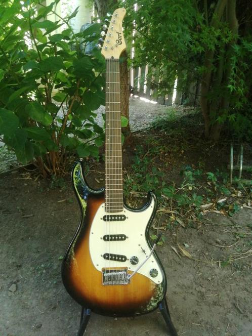 Cort G 200 (komt van de gitarenbouwer met nieuwe snaren), Muziek en Instrumenten, Snaarinstrumenten | Gitaren | Elektrisch, Zo goed als nieuw