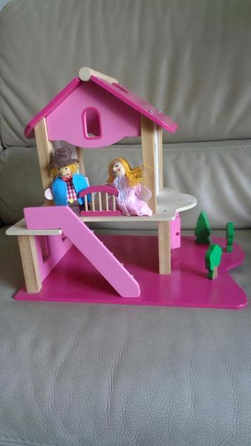 Roze poppenhuis met popjes  beschikbaar voor biedingen