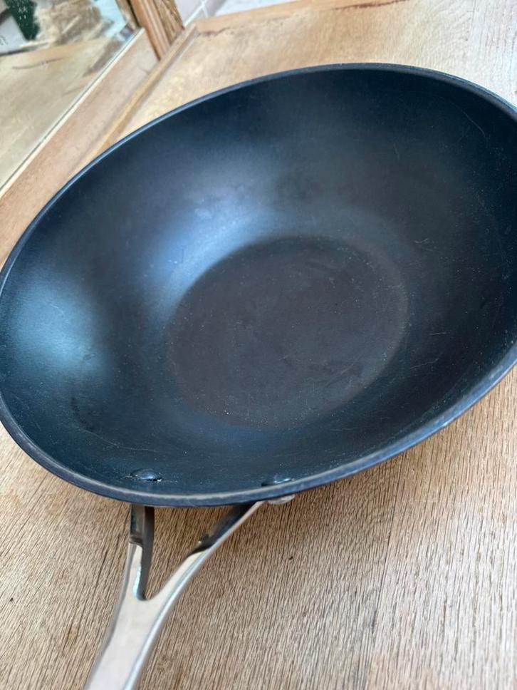 Wok in inox Brabantia 30 cm, Maison & Meubles, Cuisine | Casseroles & Poêles, Inox, Enlèvement