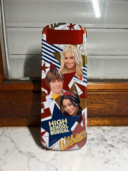 High School Musical Wildcats metalen pennendoos, Verzamelen, Disney, Gebruikt, Pen, Potlood of Stift, Overige figuren, Ophalen of Verzenden