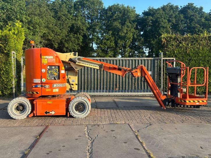 JLG E300AJP 12m knikarmhoogwerker JLG e300 hoogwerker, Zakelijke goederen, Machines en Bouw | Liften, Steigers en Ladders