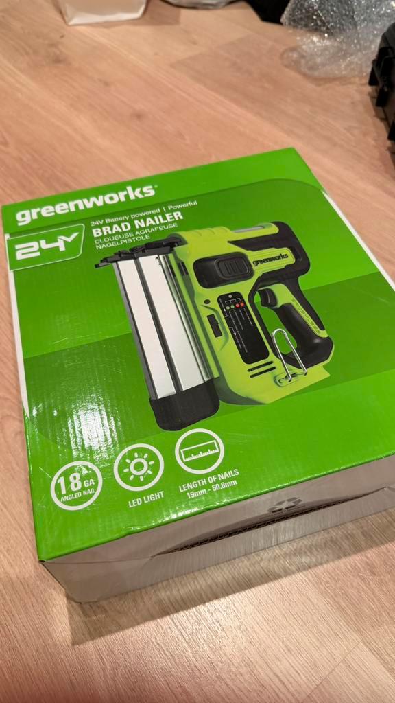 Greenworks borstelloze Professionele nagelpistool 24v, Audio, Tv en Foto, Accu's en Batterijen, Nieuw, Ophalen