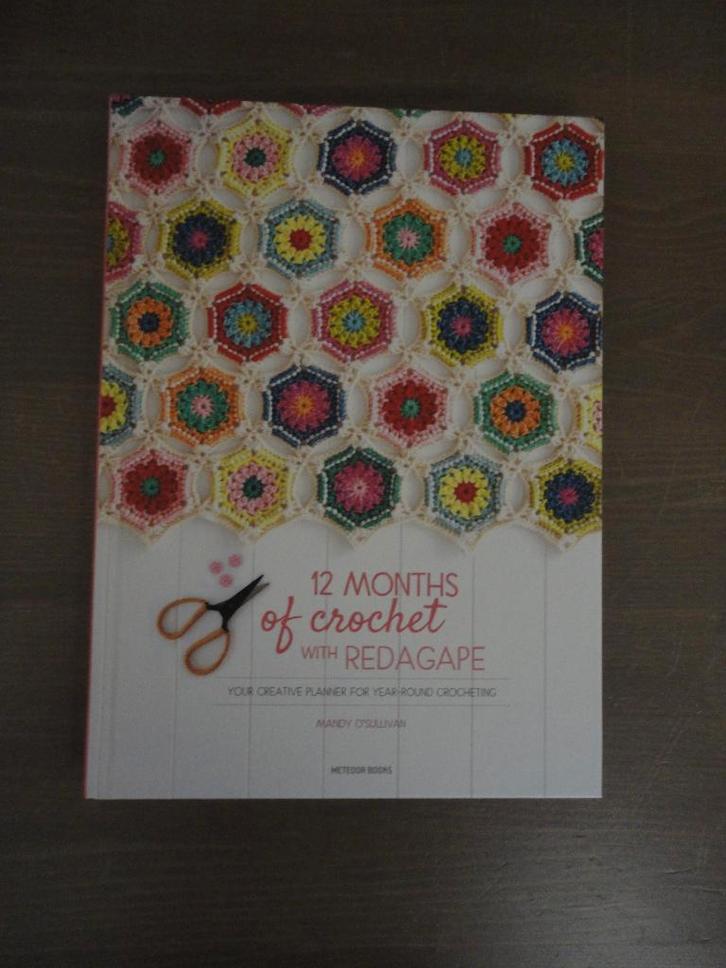 12 Months of Crochet with Redagape - Mandy O'Sullivan, Boeken, Hobby en Vrije tijd, Zo goed als nieuw, Breien en Haken, Ophalen of Verzenden