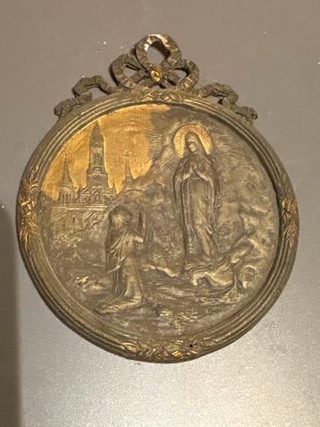 religieuze plaquette van Onze-Lieve-Vrouw van Lourdes beschikbaar voor biedingen