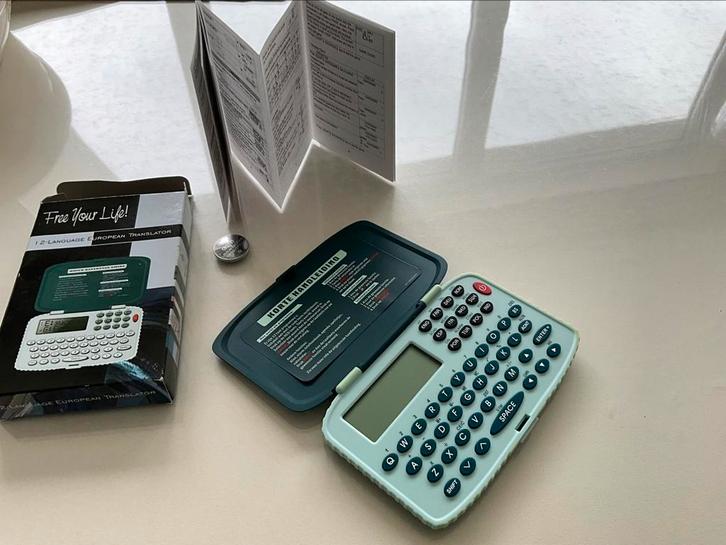 Nieuwe Vertaalcomputer  NHA    in 12 talen zakformaat, Computers en Software, Overige Computers en Software, Nieuw, Ophalen of Verzenden