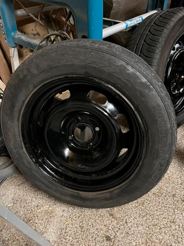 Peugeot 208-2008 winterset - 4 185/65R15 banden, Auto-onderdelen, Banden en Velgen, Banden en Velgen, Winterbanden, 15 inch, 185 mm