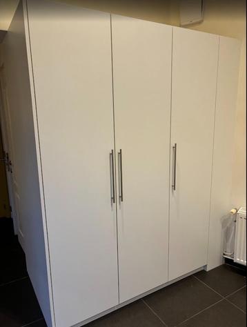 Ruime stevige opbergkast H2150 B1500 D600 beschikbaar voor biedingen