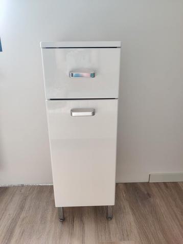 Wit hoogglans badkamer kast met lade beschikbaar voor biedingen