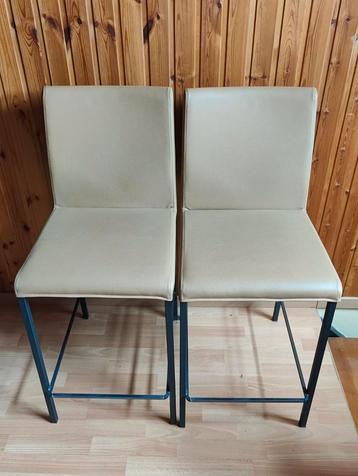 2 nouvelles chaises de bar en cuir