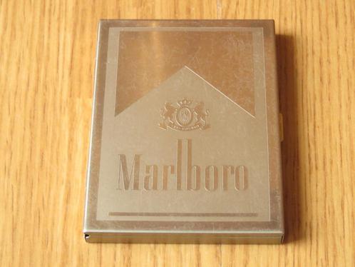 étui a cigarettes Marlboro en métal, Verzamelen, Rookartikelen, Aanstekers en Luciferdoosjes, Gebruikt, Tabaksdoos of Verpakking