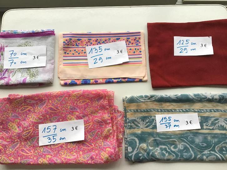 15 dames sjaals aan 3 euro per sjaal, Kleding | Dames, Mutsen, Sjaals en Handschoenen, Zo goed als nieuw, Sjaal, Ophalen of Verzenden