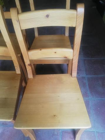 4 chaises en pin à restaurer beschikbaar voor biedingen