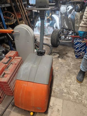 Kuismachine vloer scrubmaster  beschikbaar voor biedingen