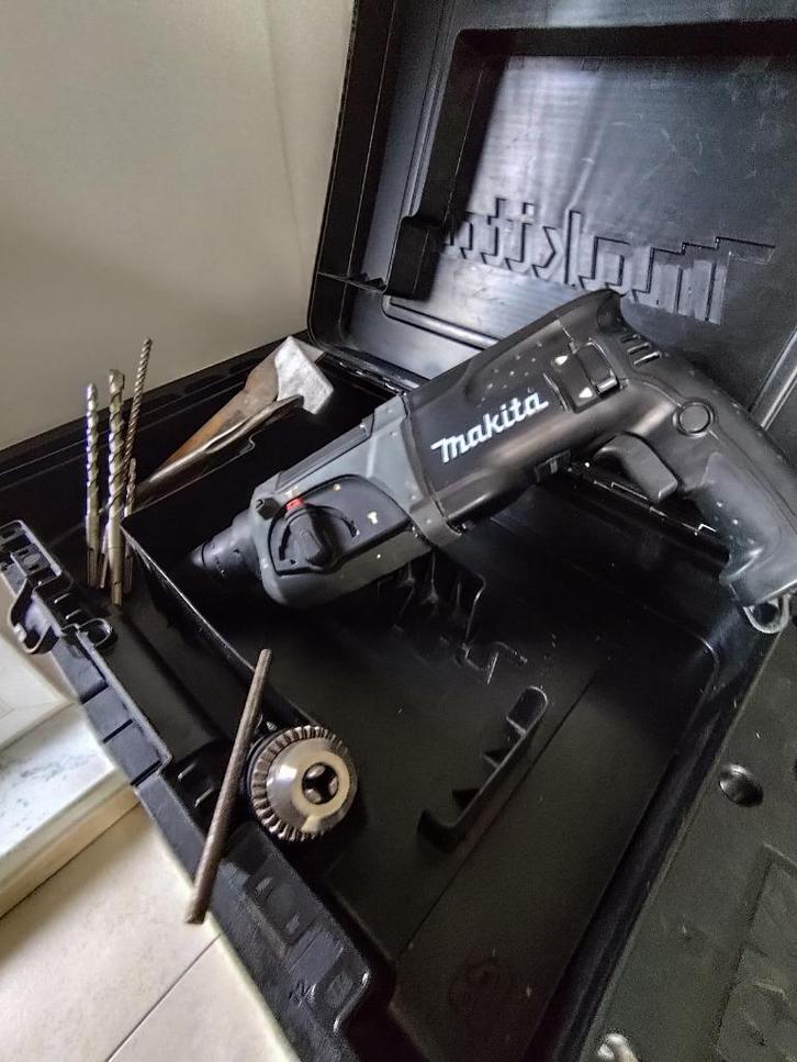 Makita HR2470 (SDS-plus) beitelperforator+toebehoren, Doe-het-zelf en Bouw, Gereedschap | Boormachines, Gebruikt, Boor- en Schroefmachine