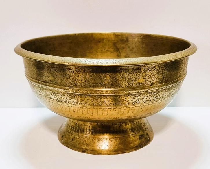 Ceremoniële antieke betelnoot kom, fijn bewerkt., Antiek en Kunst, Antiek | Brons en Koper, Koper, Ophalen of Verzenden