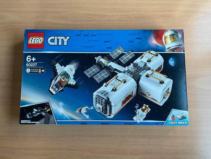 Lego city ruimtevaart ‘lunar space station’ (60227), Kinderen en Baby's, Speelgoed | Duplo en Lego, Zo goed als nieuw, Lego, Complete set
