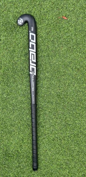GereserveerdHockeystick Brabo Traditional Carbon 90 36,5inch beschikbaar voor biedingen