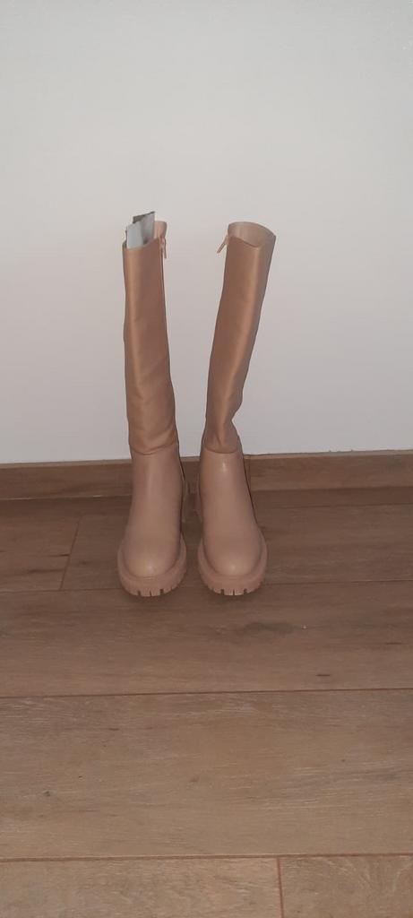 Laarzen nieuwstaat Maat 41, Kleding | Dames, Schoenen, Nieuw, Hoge laarzen, Beige, Ophalen