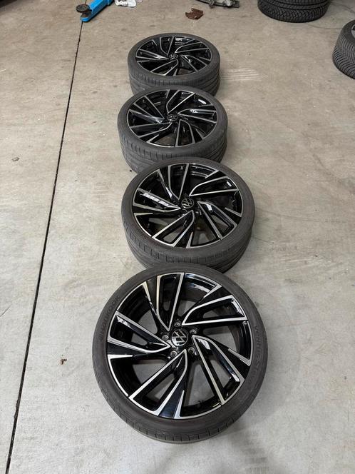 19 INCH ORIGINELE ADELAIDE GTI VELGEN GOLF 8 5H0601025R, Auto-onderdelen, Banden en Velgen, Band(en), Zomerbanden, 19 inch, 235 mm