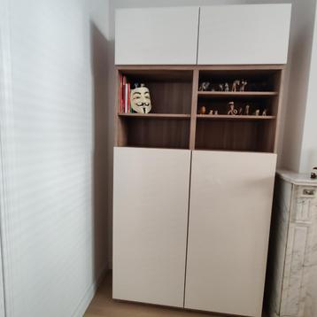 IKEA BESTÅ opbergunit met glanzend witte deuren beschikbaar voor biedingen