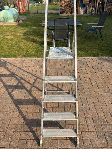 Trapladder beschikbaar voor biedingen