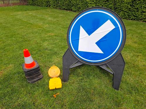 Verkeersbord, pinklicht en kegels, Doe-het-zelf en Bouw, Overige Doe-Het-Zelf en Bouw, Zo goed als nieuw, Ophalen