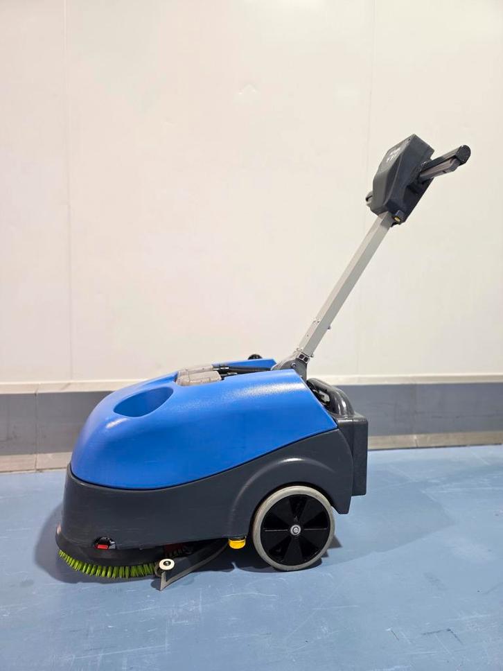 Numatic TTB 1840 Compacte Schrobzuigmachine met Nieuwe Accu, Doe-het-zelf en Bouw, Reinigingsmachines, Gebruikt, Schrobmachine