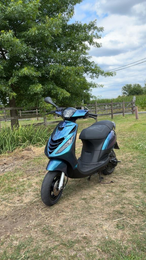 piaggio zip 2t 50cc, Fietsen en Brommers, Scooters | Piaggio, Zo goed als nieuw, Zip, Klasse A (25 km/u), Benzine, Ophalen
