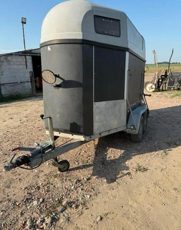 2 paards trailer beschikbaar voor biedingen
