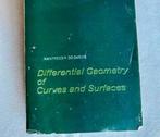 Géométrie différentielle courbes des surfaces Manfredo 1976, Livres, Technique, Enlèvement ou Envoi, Géotechnique