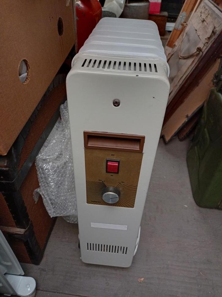 2 olieradiatoren van 1500 en 2000 watt, Doe-het-zelf en Bouw, Verwarming en Radiatoren, Thermostaat, Ophalen of Verzenden