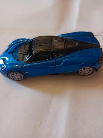 Mooie model auto blauwe kleur  beschikbaar voor biedingen