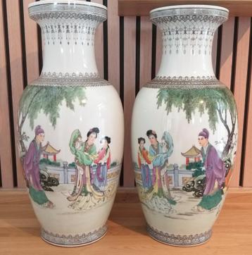Paire de vases Chinois en porcelaine beschikbaar voor biedingen