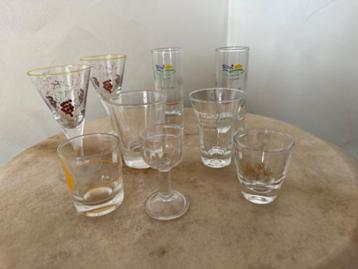 14 borrelglaasjes, waarvan 3 op voet – perfecte staat beschikbaar voor biedingen