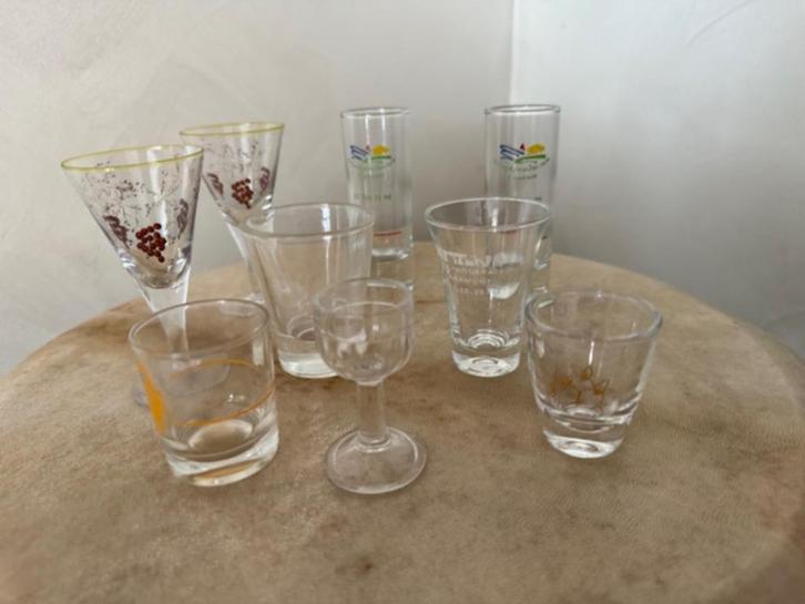 14 borrelglaasjes, waarvan 3 op voet – perfecte staat, Antiek en Kunst, Curiosa en Brocante, Ophalen of Verzenden