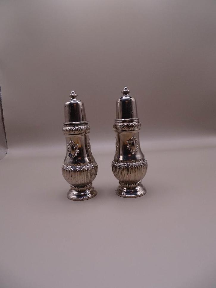 Salières et poivrières anciennes — Métal argenté — baroque, Antiquités & Art, Antiquités | Ustensiles de cuisine, Enlèvement ou Envoi