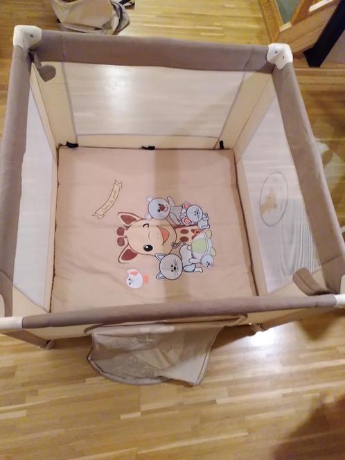 Baby park / baby bed Renolux "Sophie la girafe", Kinderen en Baby's, Babyparken, Zo goed als nieuw, Vierkant, Ophalen