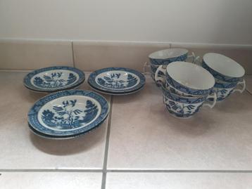 Zes kopjes en bordjes - blauw wit beschikbaar voor biedingen