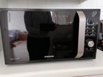 Samsung MG28B303TAK//-SAM 900 W, 28 L, noir