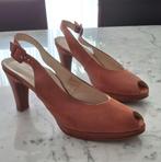 Lederen pumps donkere natuurkleur maat 39, Kleding | Dames, Schoenen, Ophalen of Verzenden, Bruin, Pumps