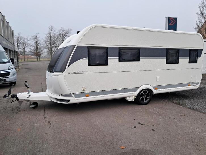 Hobby 495 WFB, Caravans en Kamperen, Caravans, Bedrijf, tot en met 4, 1250 - 1500 kg, Hobby, Frans bed, Douche, Ophalen