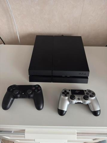 Playstation 4 1TB en 2 controllers beschikbaar voor biedingen