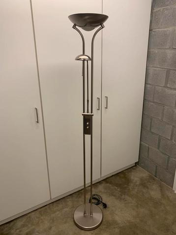 Vloerlamp beschikbaar voor biedingen