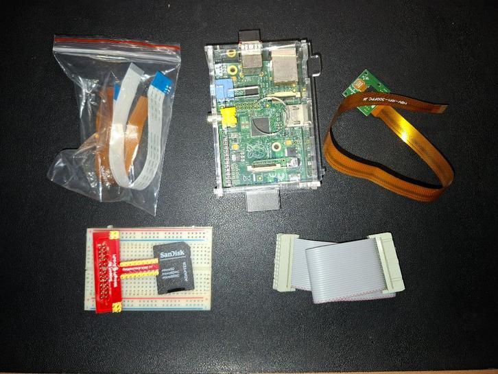 Raspberry Pi 1 Model B + Pi Camera Rev 1.3, Hobby & Loisirs créatifs, Composants électroniques, Comme neuf, Enlèvement ou Envoi