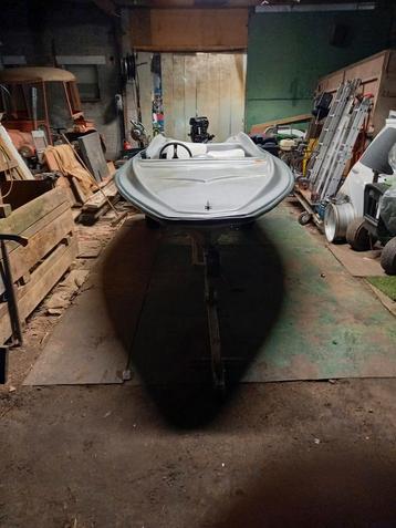 Speedboot  beschikbaar voor biedingen
